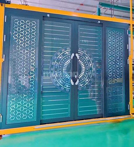Tuyển phụ và thợ nhôm kính dân dụng
