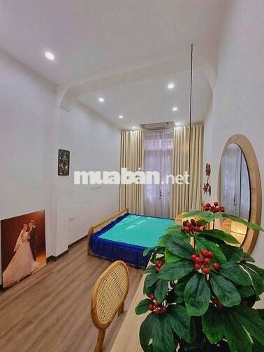 Bán gấp căn nhà phân lô Nghĩa Đô - Hoàng Quốc Việt