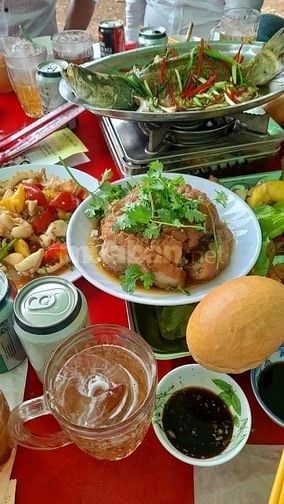 Cần tuyển Nữ Phục Vụ quán, từ 18-35 tuổi