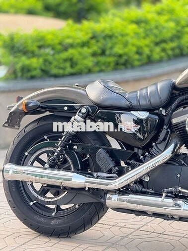 HARLEY-DAVIDSON IRON 883