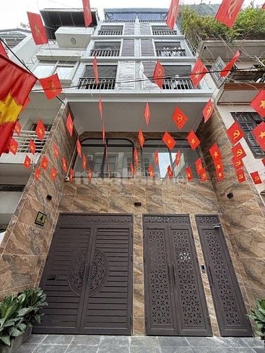 LÔ GÓC, Ô TÔ 7 CHỖ ĐỖ CỬA, TIỆN LÀM VĂN PHÒNG CỰC ĐẸP