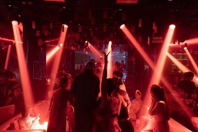 KITTY BAR Q1 Tuyển 10 nữ nhân viên phục vụ BAR làm theo ca 
