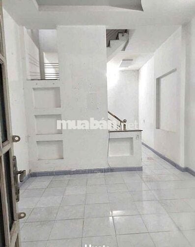 Cho thuê nhà nguyên căn lầu trệt có: 2pn nằm bên Trường Học Đông Hoà