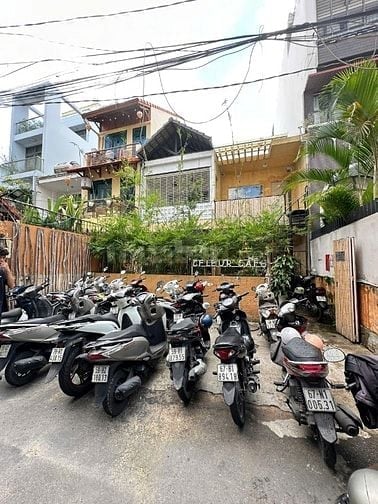 Sang quán cà phê siêu đẹp – khách siêu đông ngay trung tâm Phú Nhuận