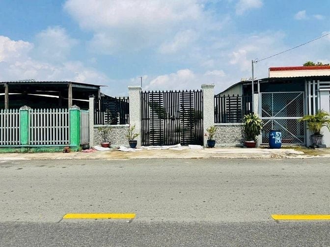 BÁN GẤP ĐẤT NGAY BỆNH VIỆN XUYÊN Á 8M X 30M, GIÁ 485 TRIỆU,CÓ BỚT LỘC