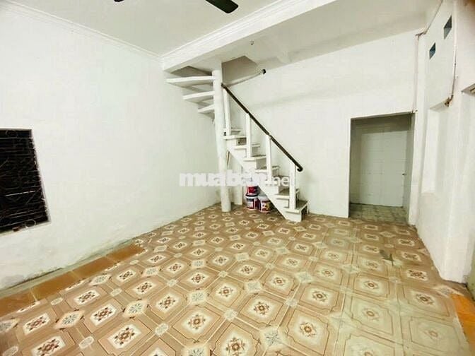 Bán Nhà Hoàng Mai 26M x 3T, MT: 3,7M Giá 5,3 Tỷ. Lô góc, 15m ra ô tô