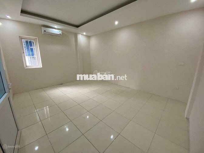 Cho thuê căn nhà ngõ 213 đường Trung Kính Dt 60m2 x 6 tầng mặt tiền 5m