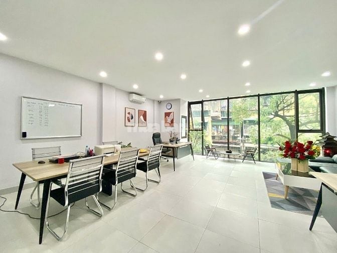 Cho thuê sàn đẹp 70m2 mặt phố Hoàng Quốc Việt giá chỉ từ 12tr/tháng