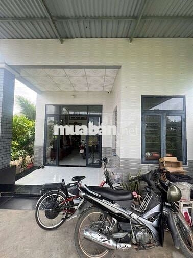 Nhà bàu năng 4pn, chỉ 900 triệu.