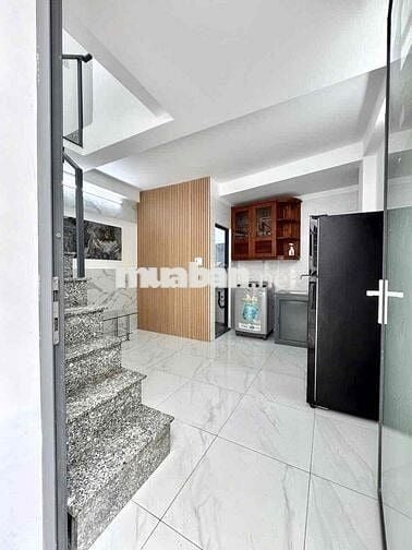NHÀ NGUYÊN CĂN 1 TRỆT 2 LẦU ( 3PN - 2WC ) - NGAY BẾN XE MĐ CŨ