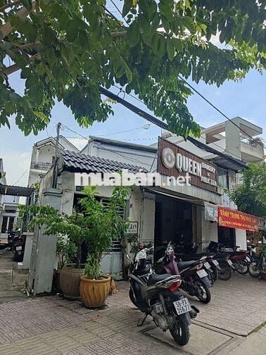 Bán nhà mặt tiền đường Huỳnh Tấn Phát.