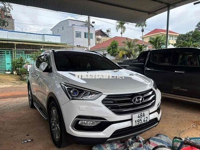 Hyundai Santa Fe 2017 2.4 AT 4 WD - 139000 km