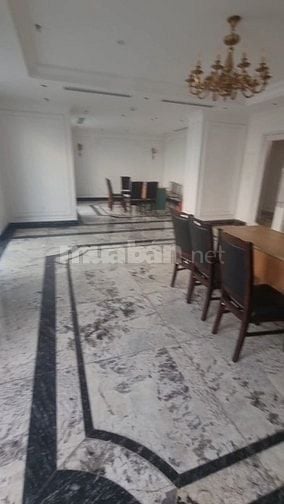 Cho thuê 300m mặt hồ tây mặt tiền siêu khủng ( tầng 4 vew đỉnh )
