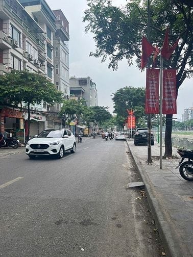 CÁCH MẶT PHỐ KIM GIANG ĐÚNG 10M- CHỦ CẦN TIỀN G.ÍA CỰC RẺ