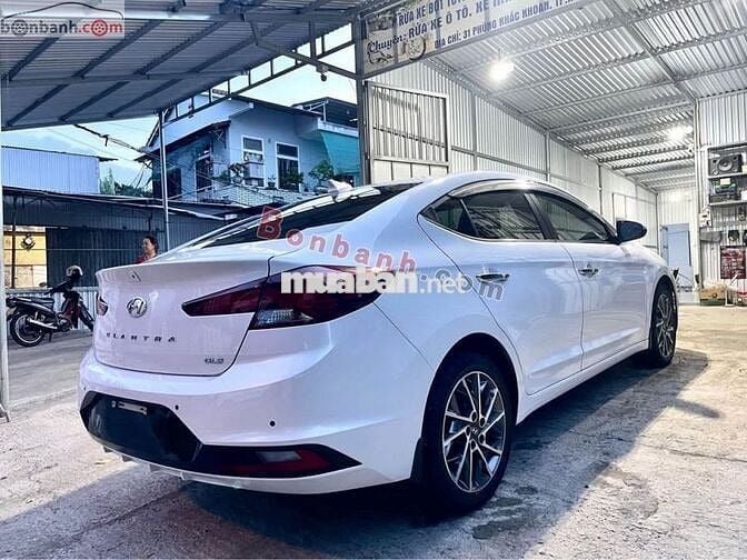 Hyundai Elantra 2021 2.0 AT - 38500 km