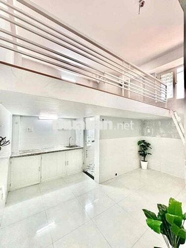 CĂN PHÒNG DỊCH VỤ GÁC CAO 2M Ở ĐƯỢC 4 NGƯời 4 Xe