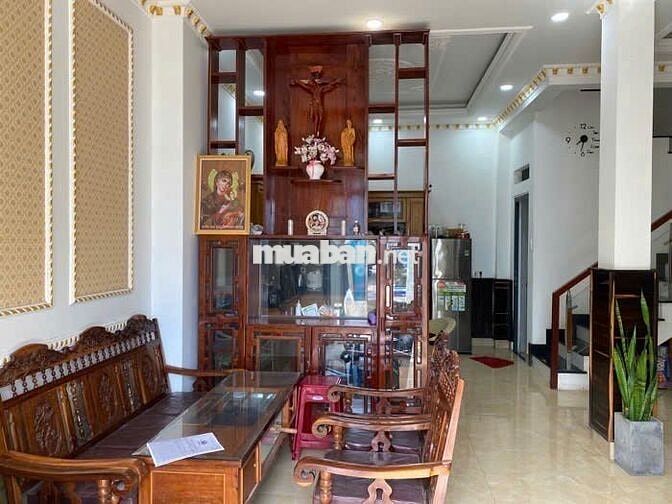 Nhà đẹp khu biệt thự, nội thất gỗ cao cấp, ôtô ngủ trong nhà, Thủ Đức