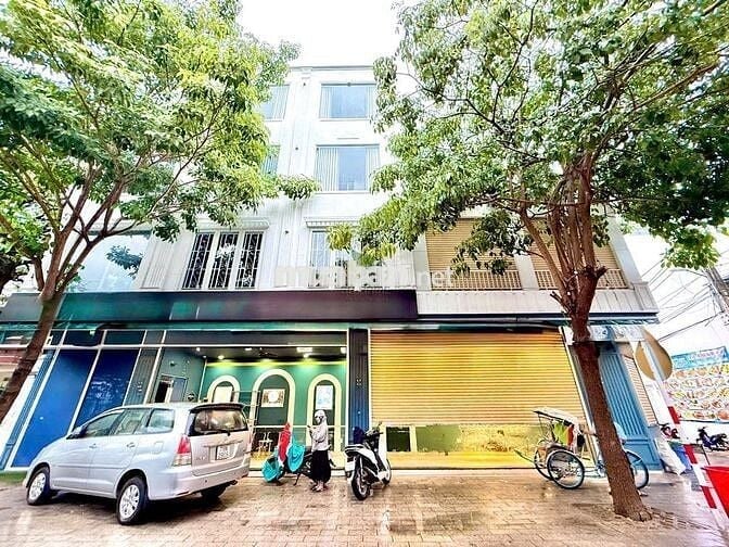 NHÀ KINH DOANH 4 TẦNG NGANG 20M KHU PHỐ TÂY GIÁ 32 TRIỆU /THÁNG