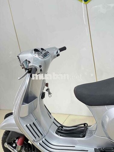 Vespa Sprint 125cc màu bạc