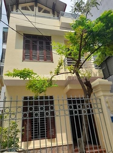 Cho thuê cả nhà biệt thự thoáng, diện tích cả sân 76m2, phố Lâm Du
