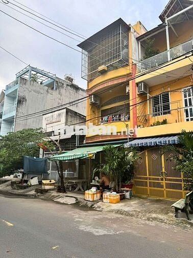 Nhà 3 tầng mặt tiền đường số 9 kdc bình hưng DT 4 x 18m trệt 2 lầu