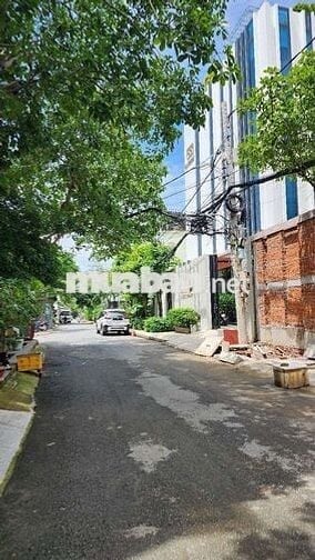 Cho thuê văn phòng gần Vạn phúc city chỉ từ 8tr tháng. Có bảo vệ