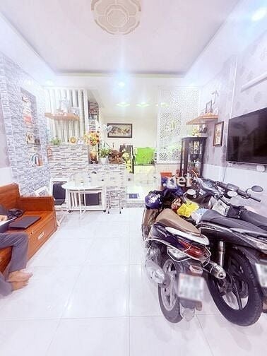 HẺM 3 GÁC NGUYỄN SƠN – 1 CĂN RA HẺM XE HƠI – 3 TẦNG BTCT - 2PN, 2 WC.