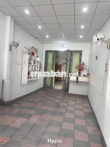 Cho thuê nhà mặt tiền KDBB có: 2pn bên Trường Học Dĩ An C giá rẻ