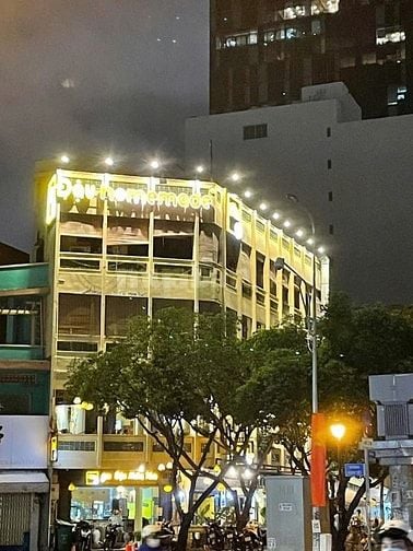 Cho Thuê Nhà Góc 2MT 104 Hoàng Diệu, Phường 12, Quận 4 - (10x20m )