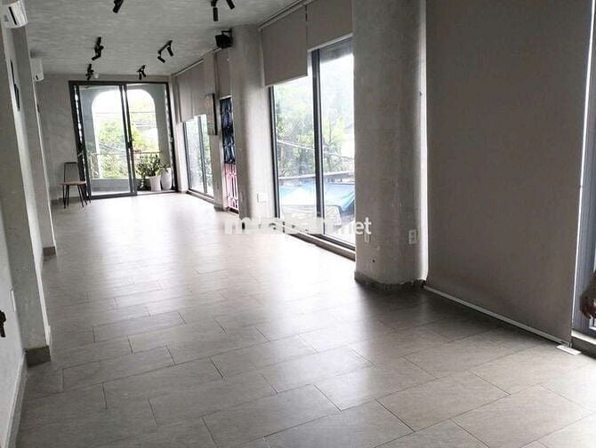 Cho thuê nguyên lầu 1 ,sẵn máy lạnh, căn góc mặt tiền Đs21 p8 Gò Vấp