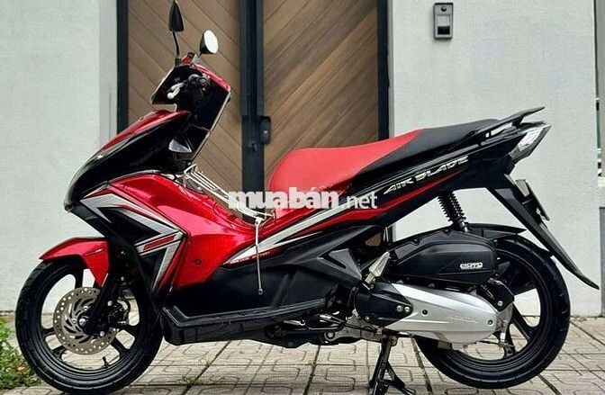 Honda Air Blade Đời 2015 Màu Đỏ Phối Đen, Máy Zin