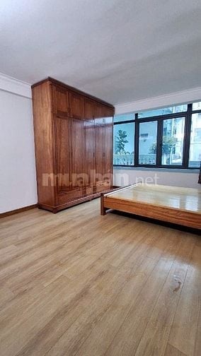 Chính chủ bán CHTT (Tầng 2) phố Quỳnh Mai giá 2,45 Tỷ, 65m2. 2N+VS