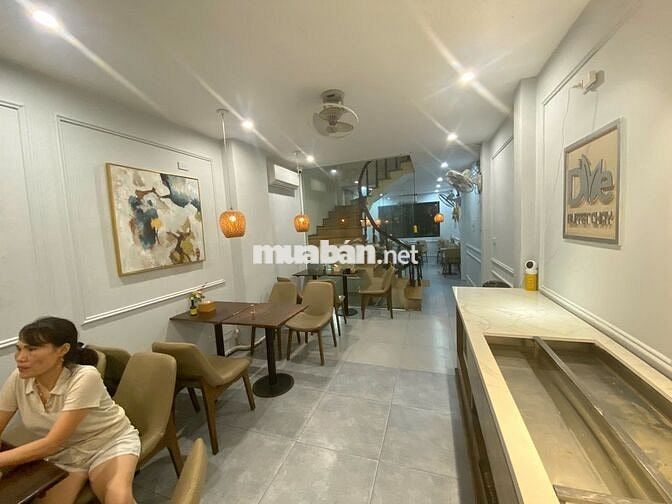 sang nhượng cửa hàng có tên tuổi ở phố Huế
