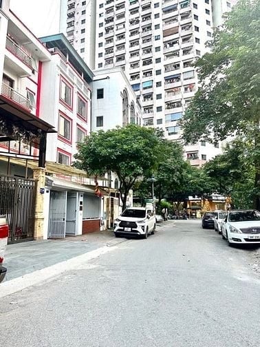 PHỐ HOÀNG LIỆT LINH ĐÀM _NHÀ ĐẸP SANG XỊN MỊN _Ở NGAY DT43m /5Tầng. Sổ