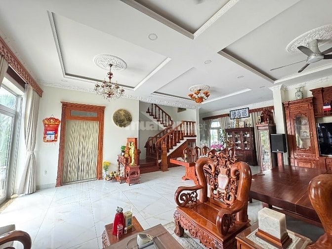BIỆT THỰ VƯỜN LONG PHƯỚC ĐẸP, MỚI, RẺ, GẦN VINHOME