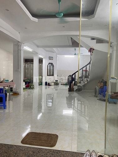 Cho thuê nhà ngõ to ô tô đỗ cửa gần đường to Nguyễn Chí Thanh (số 25)