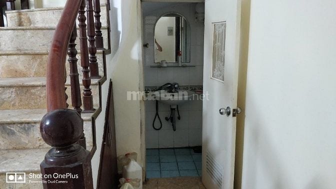 Cho thuê nhà nguyên căn 60m2, ngõ Lạc Long Quân 