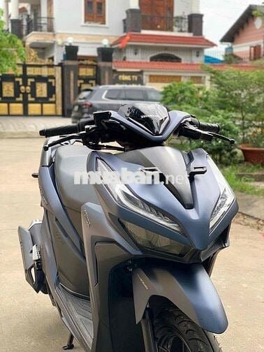 Xe honda vario 2021 màu xanh mờ mới len ken 95 %