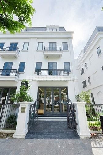 bán gấp nhà 5 tầng liền kề louis city Đại Mỗ DT100m2,mt5m,giá rẻ
