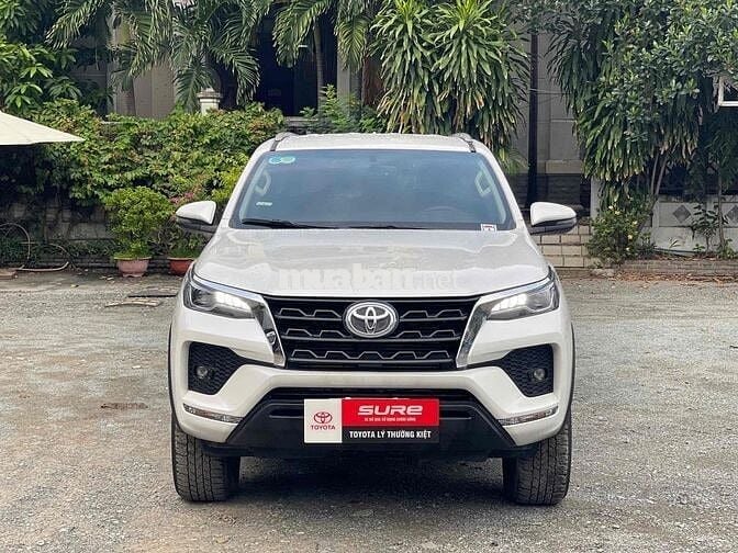 Toyota Fortuner 2.4AT 4X2 2022 Xe hãng bán