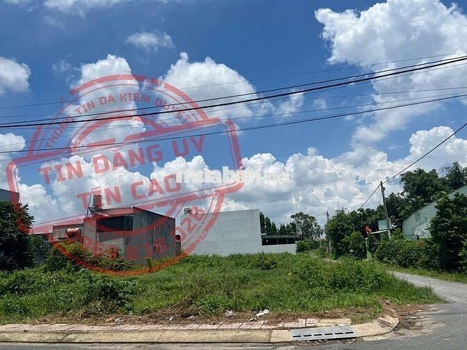 HẠ GIÁ 300TR BÁN GẤP LÔ GÓC 2 MT THỊ TRẤN CỦ CHI 260M2 GIÁ 1 TỶ 050TR