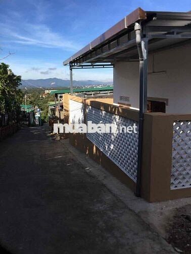 nhà cấp 4, dt đất 300m2, đường trần phú //