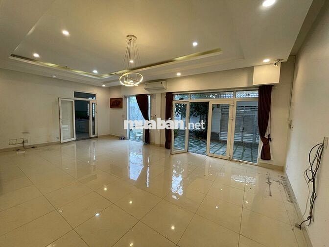 - Cho Thuê 120m2 Phòng Tầng Trệt + Sân Vườn - Giá 7tr /Tháng
