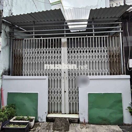 Bán nhà củ tiện xây mới vị trí cực đẹp đường Hương Lộ 2 .
