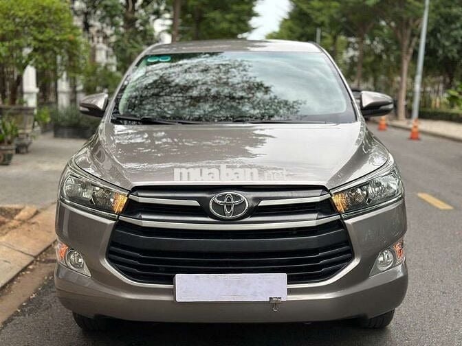 Trả góp Toyota Innova 2.0E 2017 đi lướt 8 vạn
