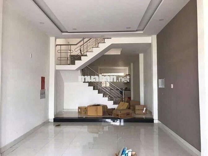 Bán nhà 3 tầng mặt tiền đường 10m5 - Lê thạch - Đà Nẵng