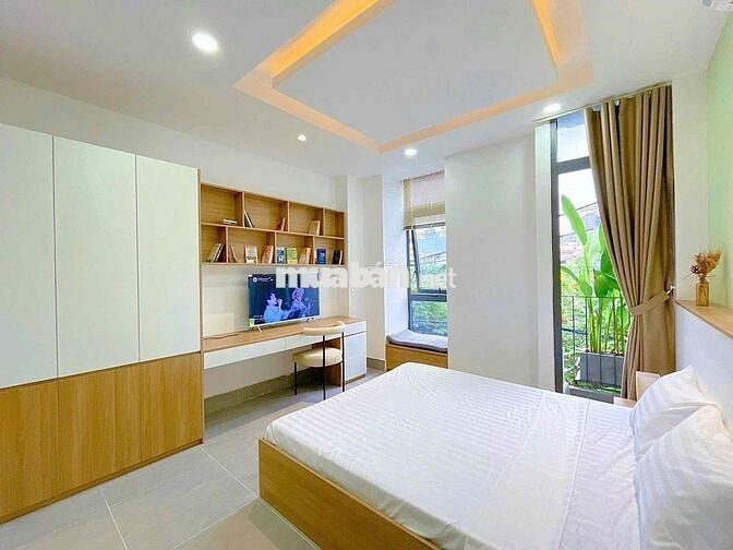 1 PHÒNG NGỦ BAN CÔNG đầy đủ nội thất có máy giặt riêng