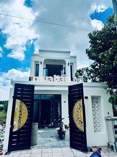 Nhà 1 trệt 1 lâu ngay trường học cấp 1, cấp 2 Lý Tự Trọng