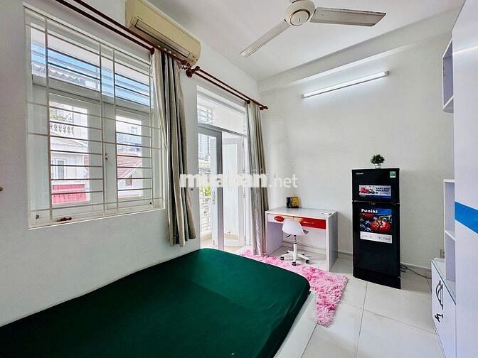 Cho thuê phòng Ban Công, Full NT, tách bếp ở Trần Xuân Soạn, Tân Hưng