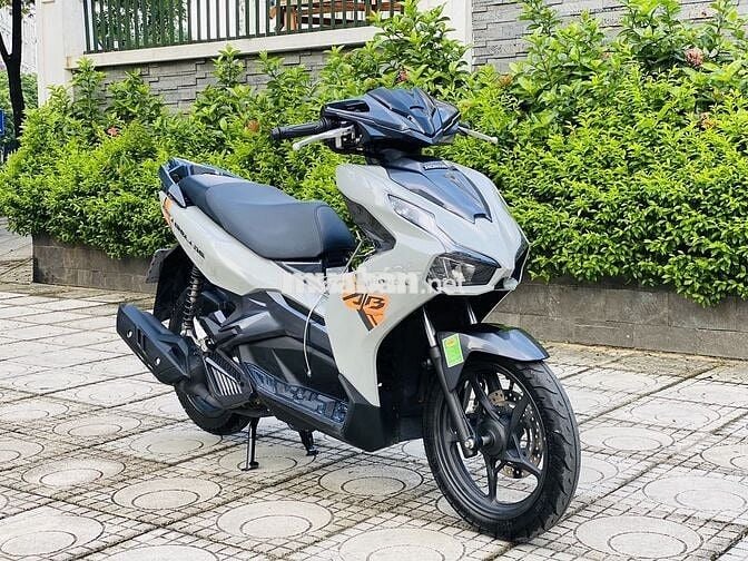 HONDA AIR BLADE 125 FI BẢN ĐEN SẦN KHÓA SMARKEY